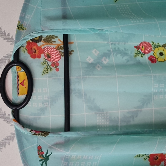 Floral cape kurti set. - Picture 5 of 16